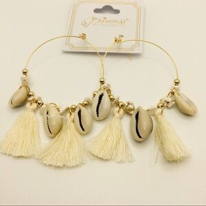 Earrings BOHO Tassel cream with golden beads!